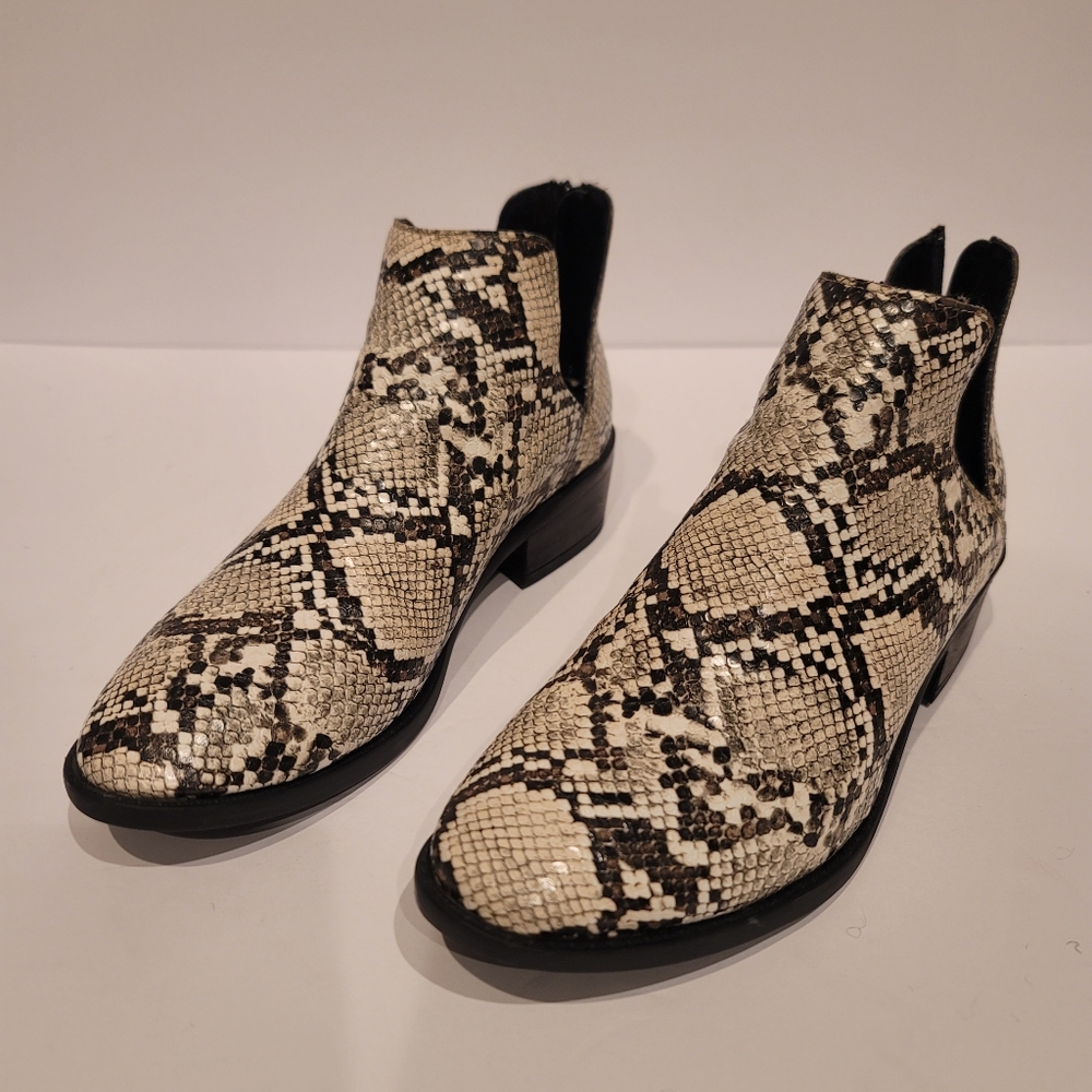 Steve Madden woman bootie boots